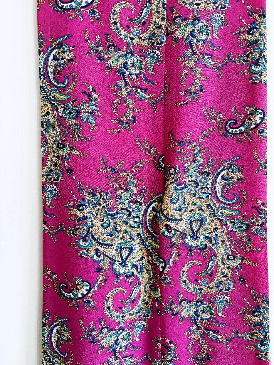 Lucy Has a Secret - Calça Paisley Magenta Arejada – Elegante Festiva tamanho M – photo 5